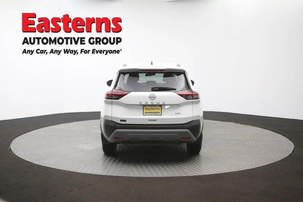 Used 2023 White Nissan S image 39