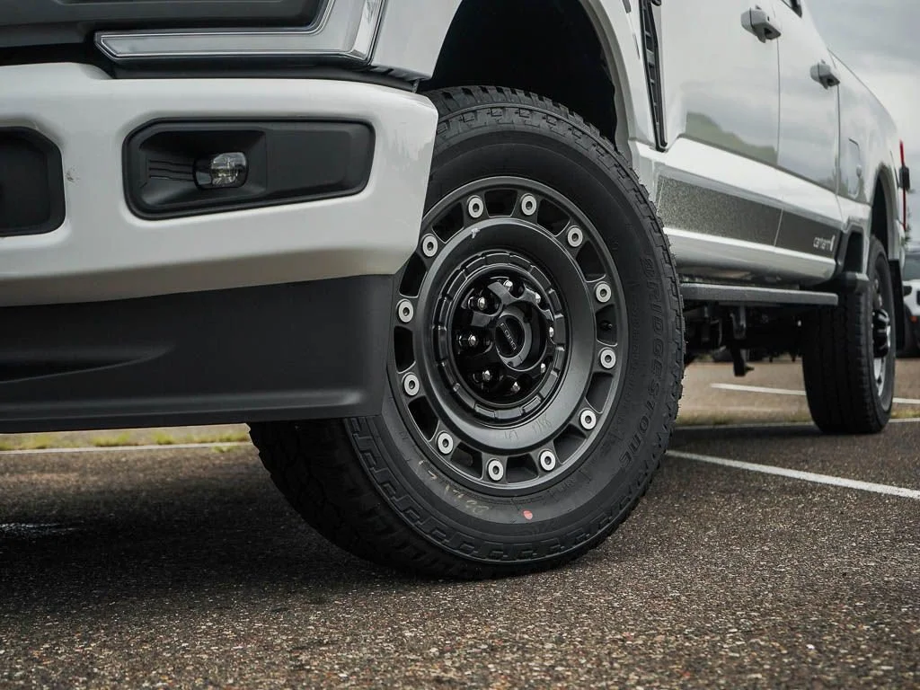 New 2027 Oxford White Ford F-350® XLT image 8