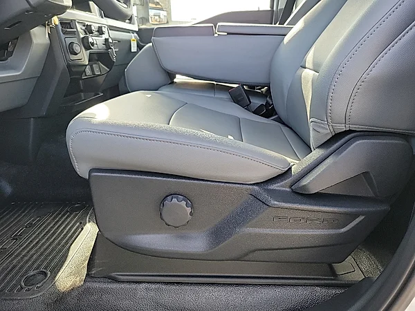 2026 Ford F-550 Super Duty Chassis Cab XL - Photo 17