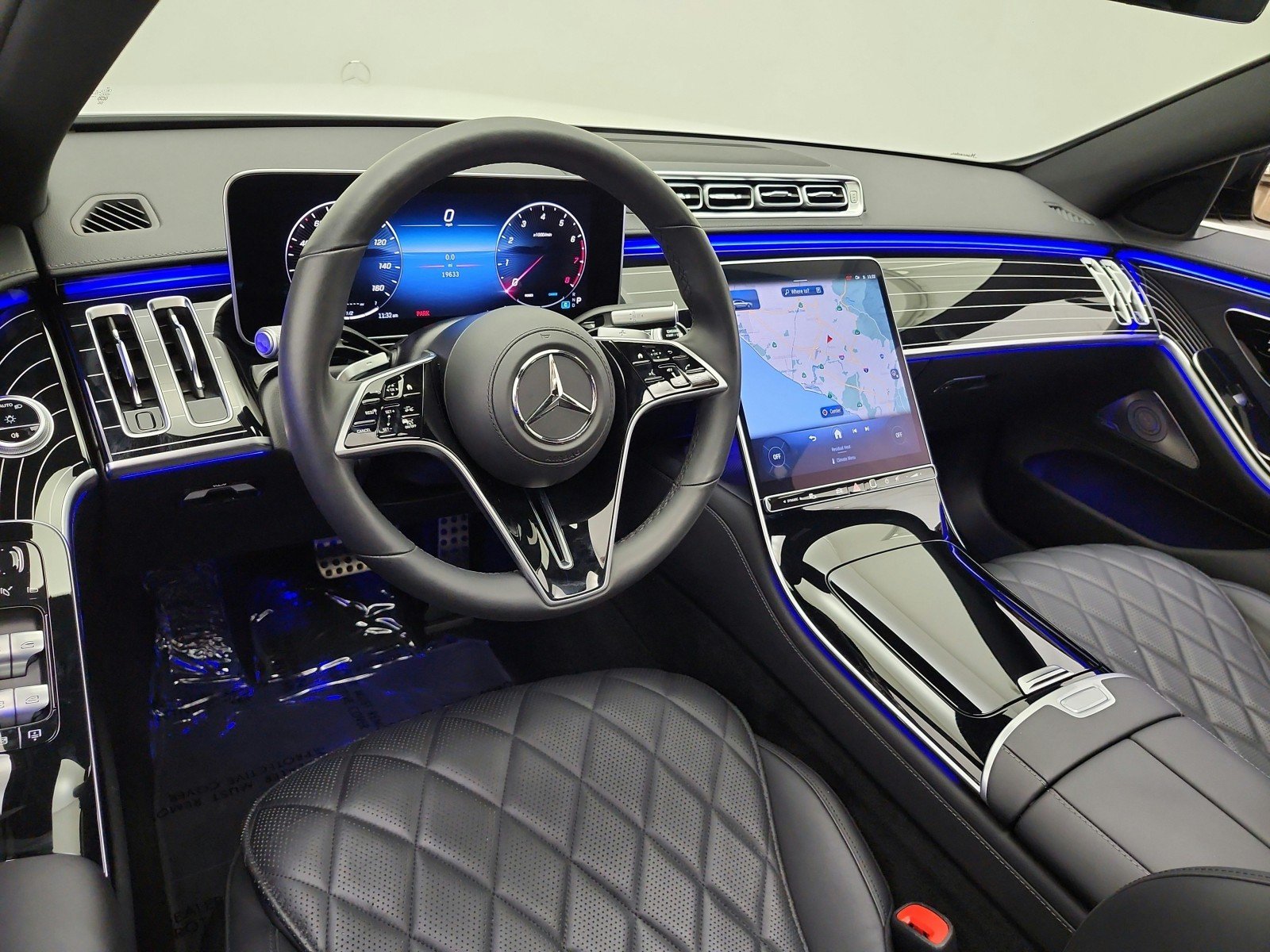 Certified Used 2025 MANUFAKTUR Moonlight White Magno Mercedes-Benz S 580 4MATIC® Sedan image 12