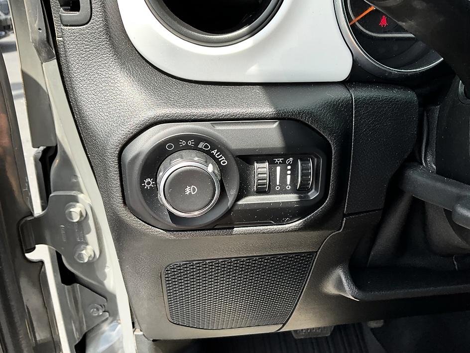 Used 2021 Gray Jeep Unlimited Sport image 15
