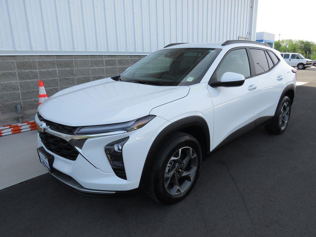 Used 2024 Summit White Chevrolet LT image 12