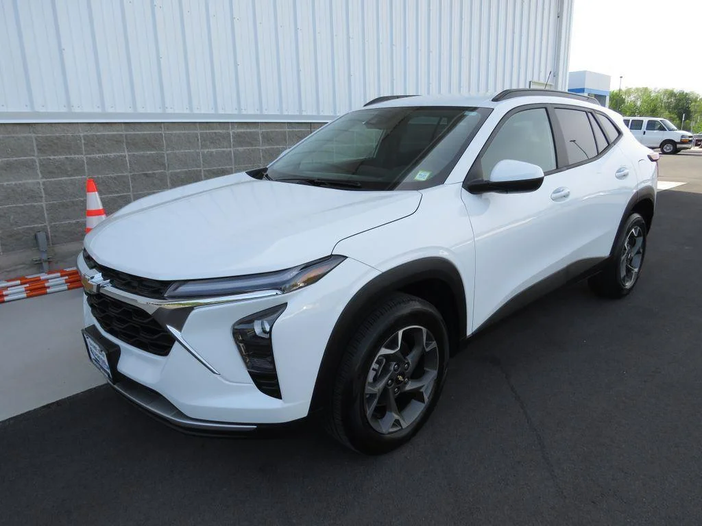 Used 2024 Summit White Chevrolet LT image 12
