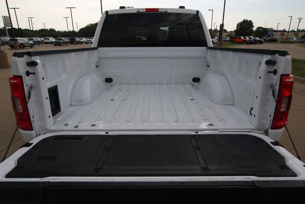 Used 2023 Oxford White Ford XLT image 16