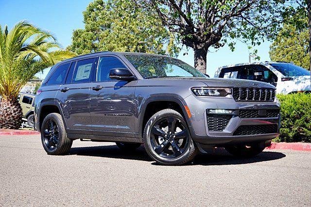 New 2026 Baltic Gray Metallic Clear-Coat Exterior Paint Jeep Limited image 2