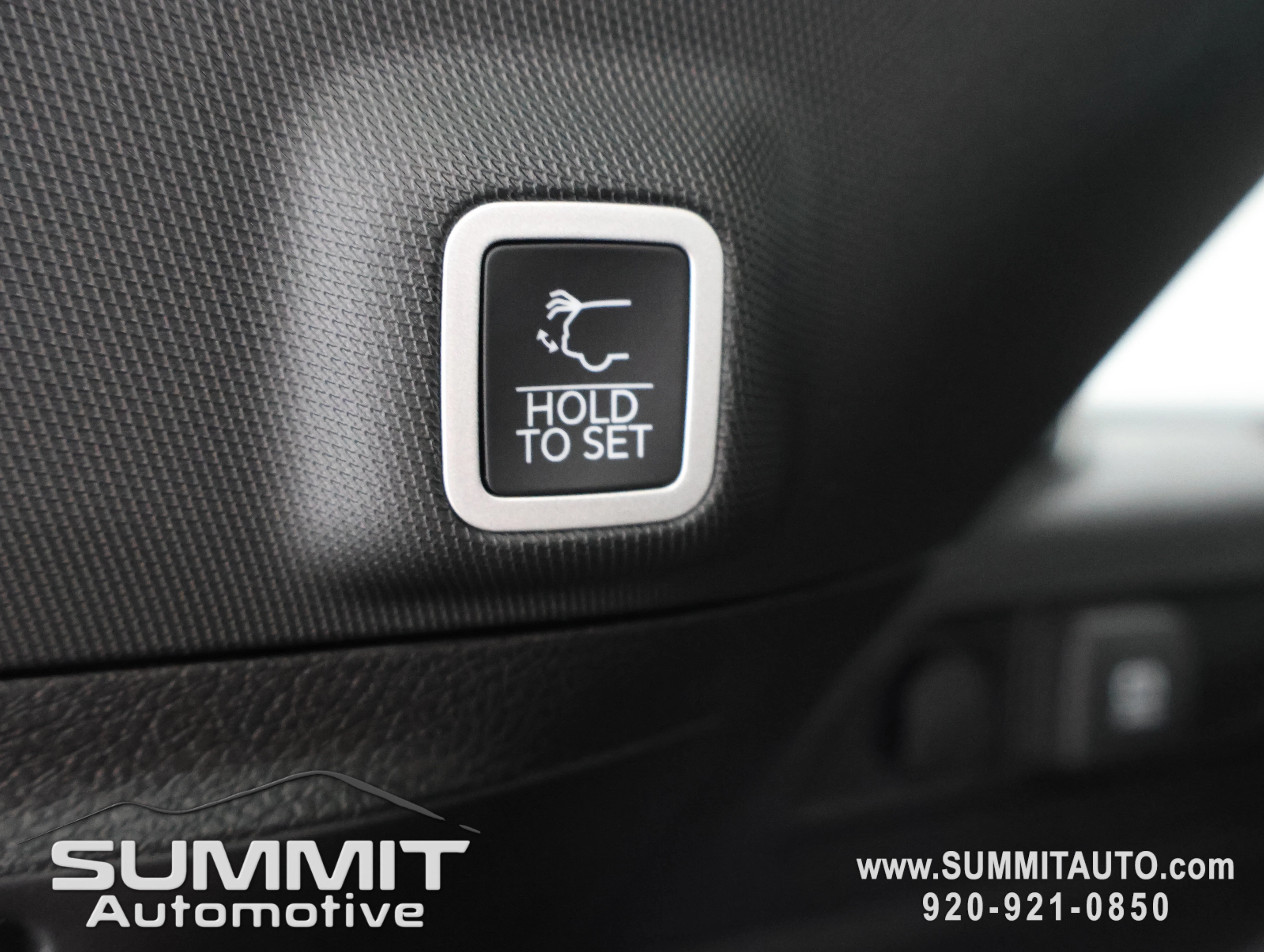 New 2026 Diamond Black Crystal Pearlcoat Jeep Limited image 36