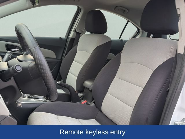 Used 2014 SUMMIT WHITE Chevrolet LS image 15