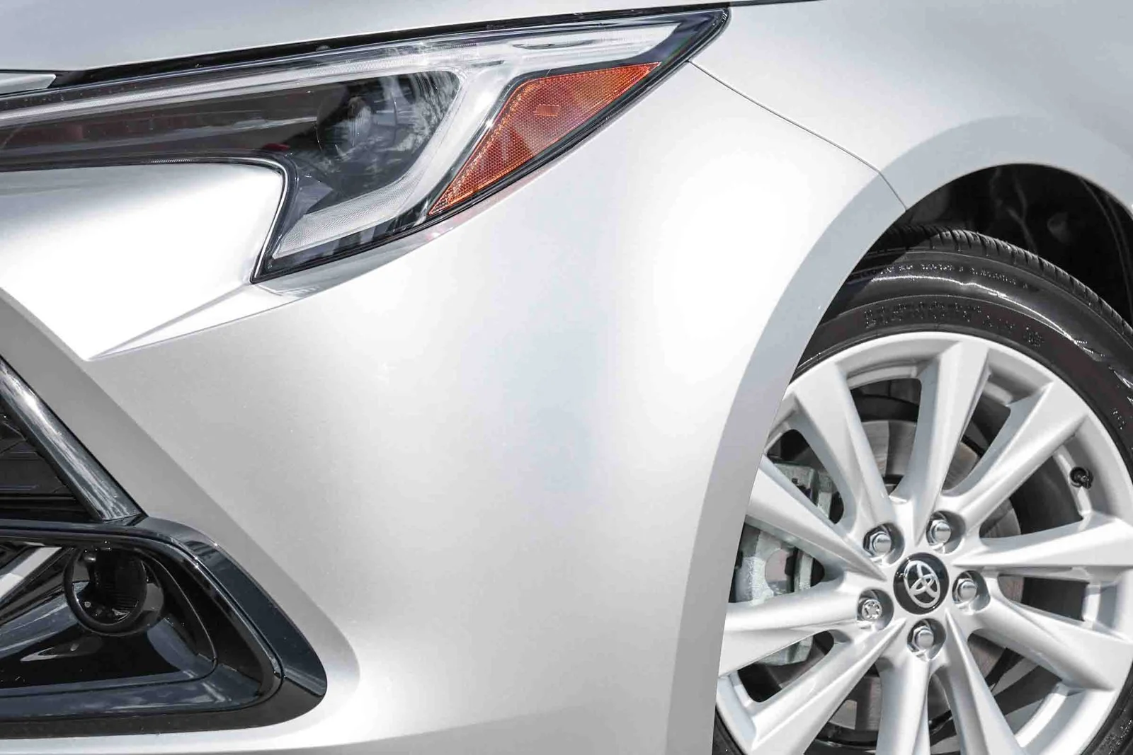 New 2027 Classic Silver Metallic Toyota SE image 11