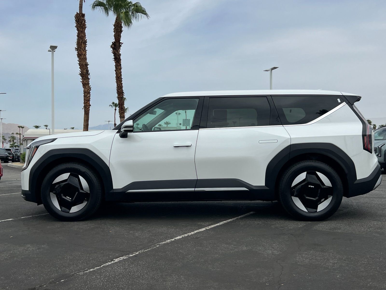 Certified Used 2024 White Kia Light Long Range image 6