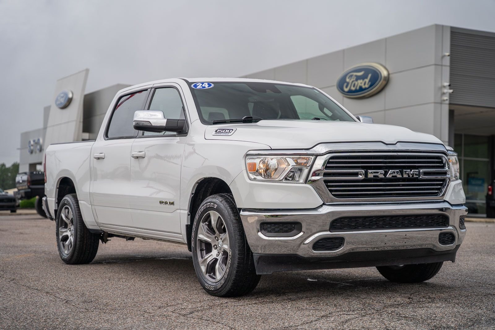 2024 RAM 1500 Laramie Crew Cab 5'7's photo