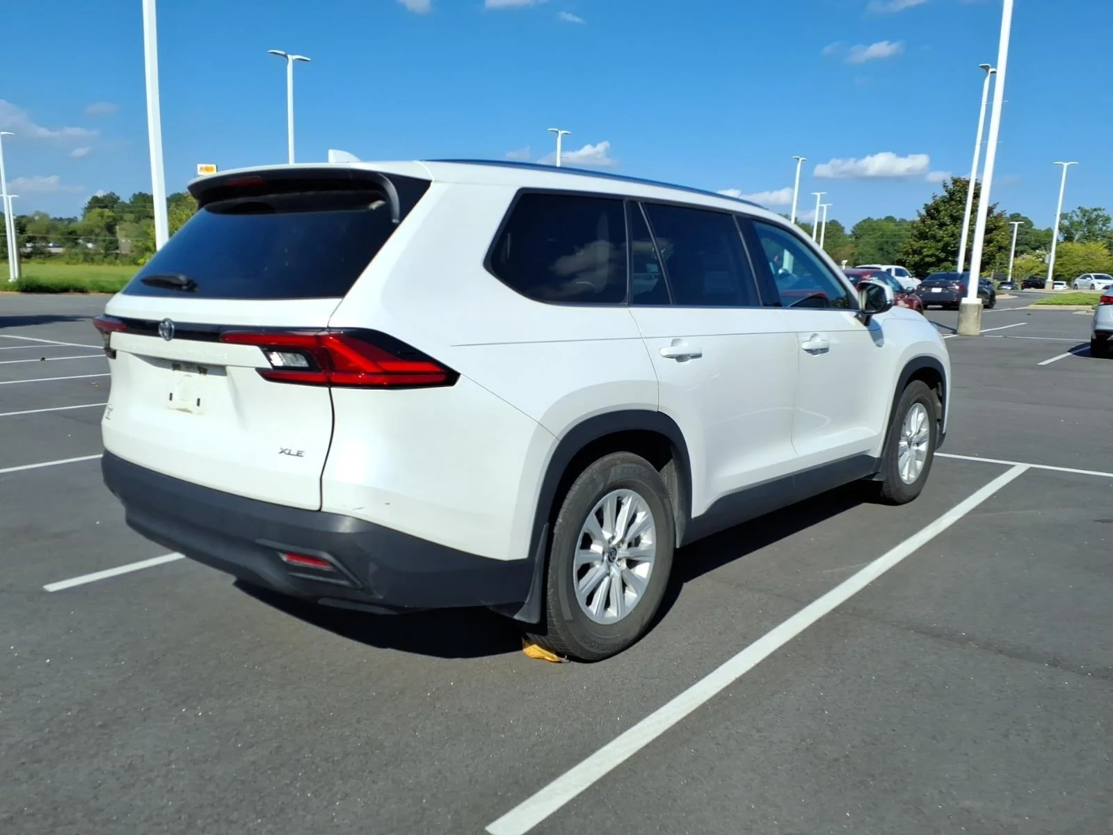 Used 2024 Wind Chill Pearl Toyota XLE image 3