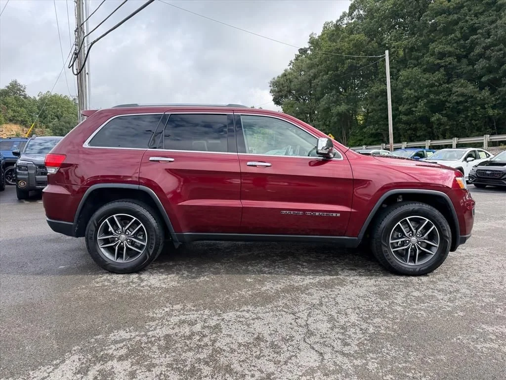 Used 2018 Red Jeep Limited image 17