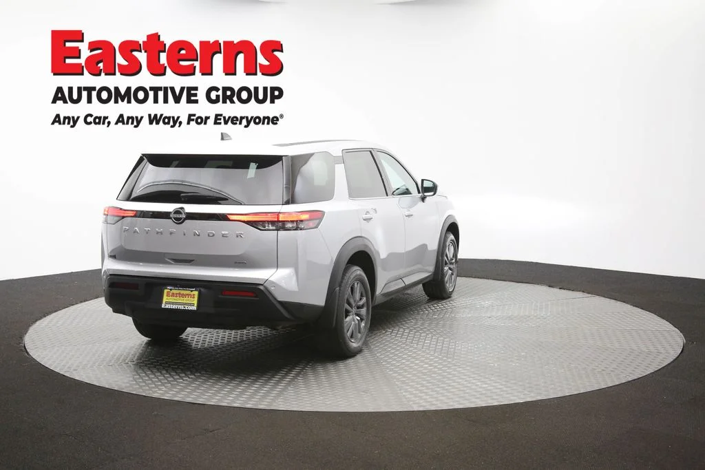 Used 2023 Silver Nissan S image 38
