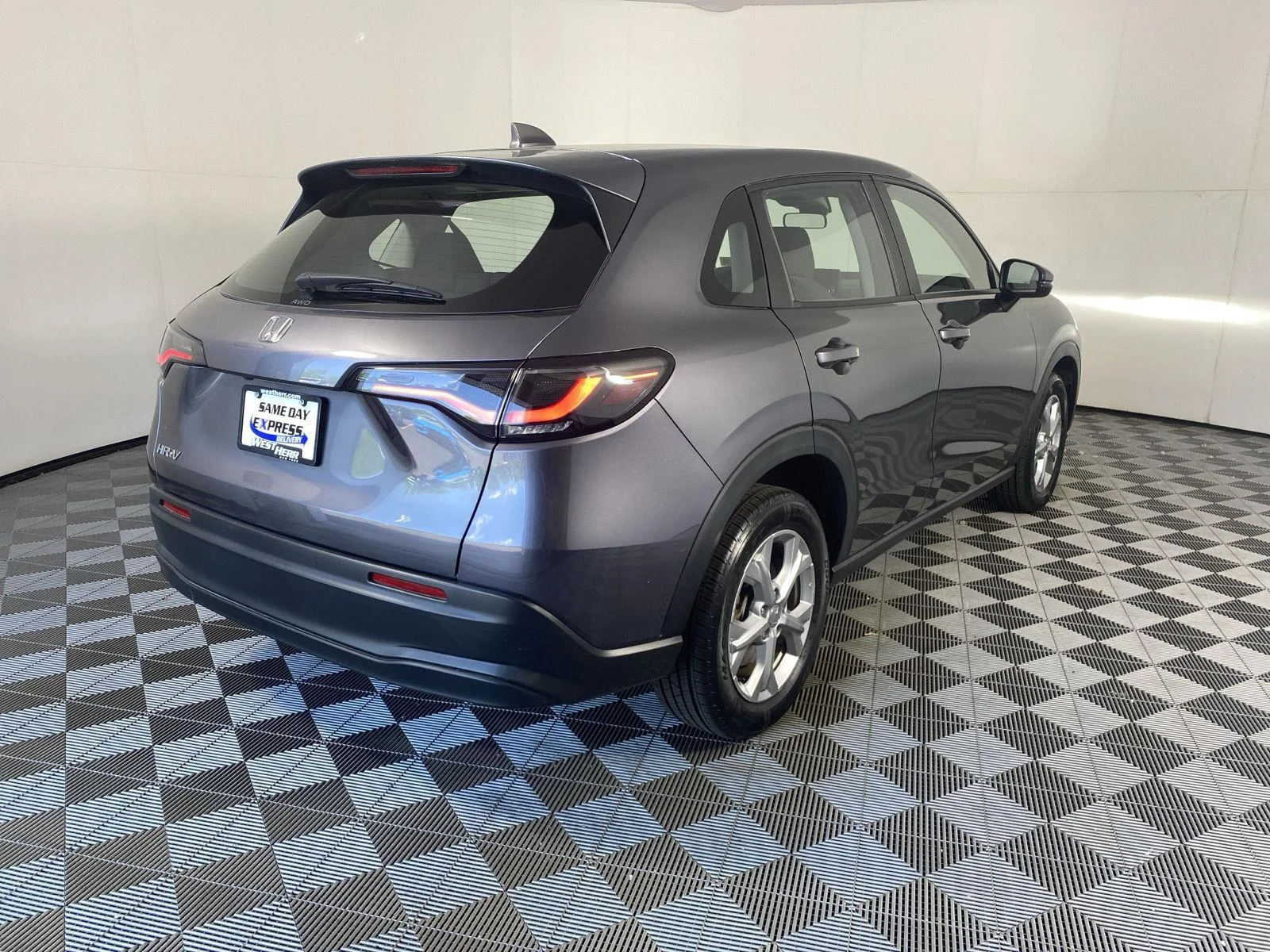 Used 2023 Modern Steel Metallic Honda LX image 9