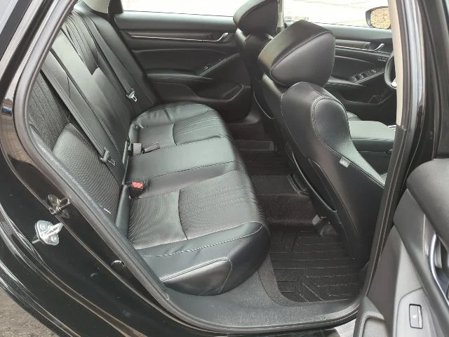 Used 2018  Honda Touring image 22
