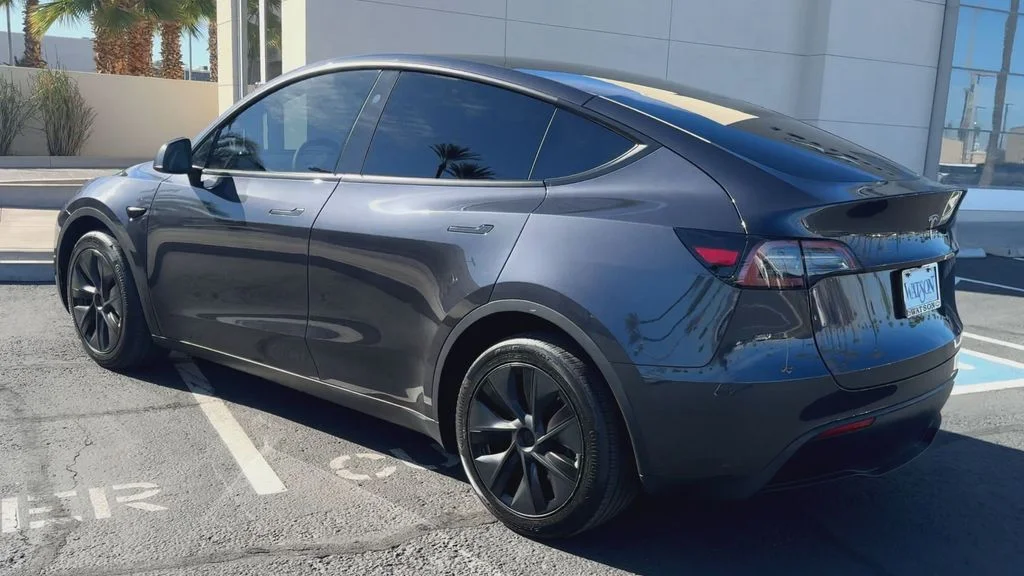 Used 2024  Tesla  image 8