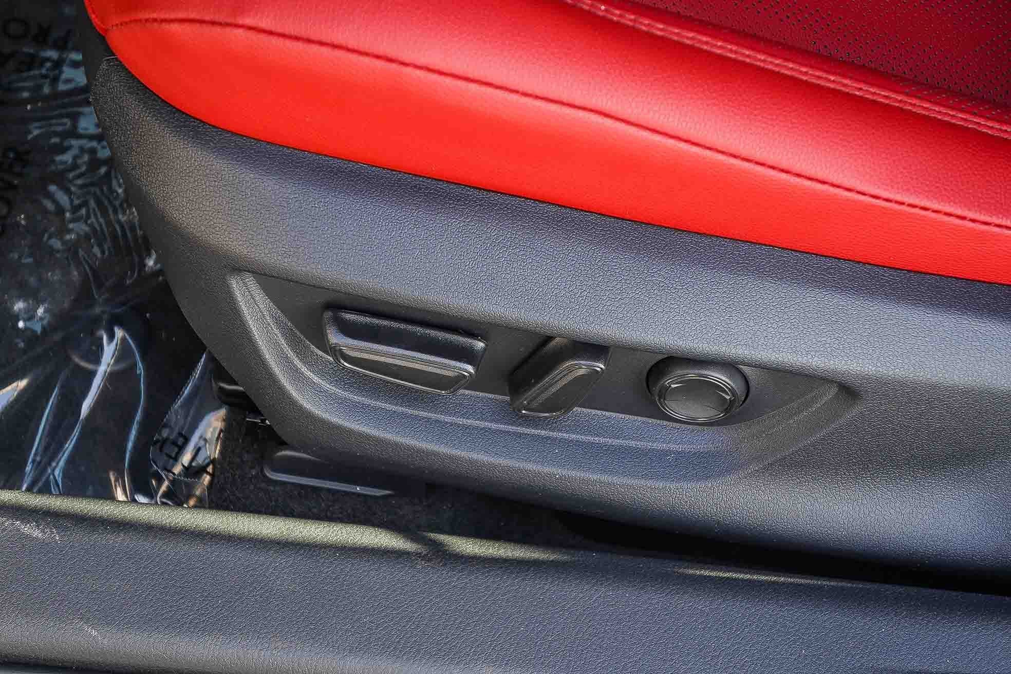 New 2026 Heavy Metal with Midnight Black Metallic roof <sup>1</sup> Toyota  XSE image 26