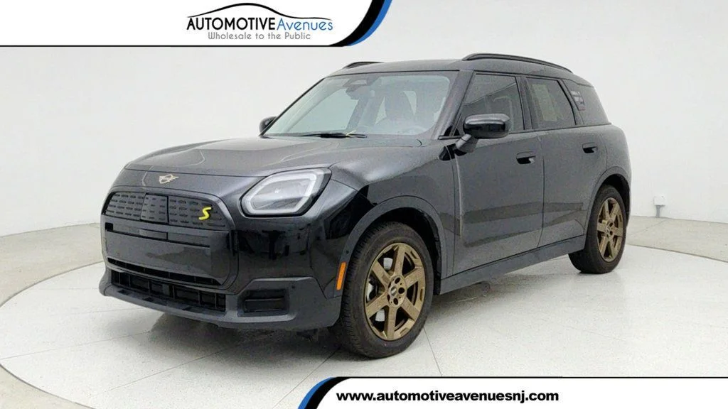 2025 MINI Countryman SE ALL4's photo
