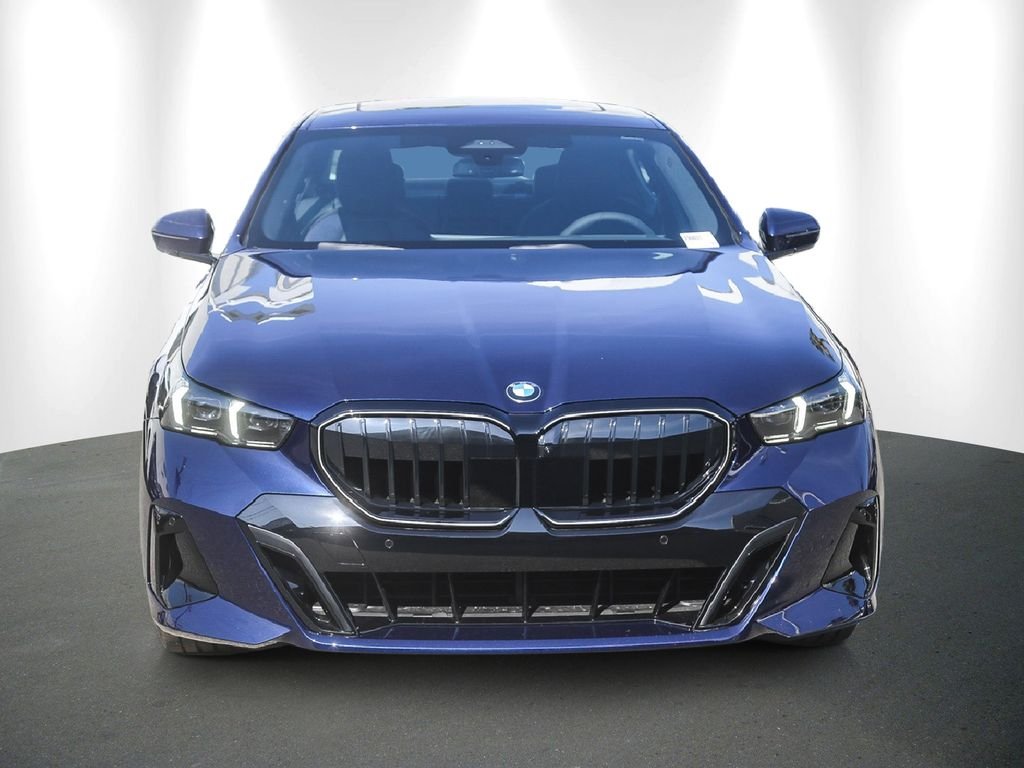 New 2026 Tanzanite Blue II Metallic BMW 540i xDrive image 2