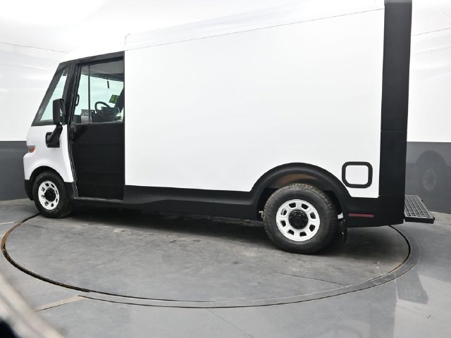 Used 2024 White BrightDrop  image 4