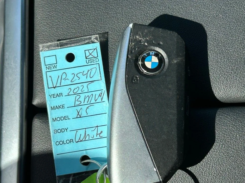 Used 2025 White BMW xDrive40i image 60
