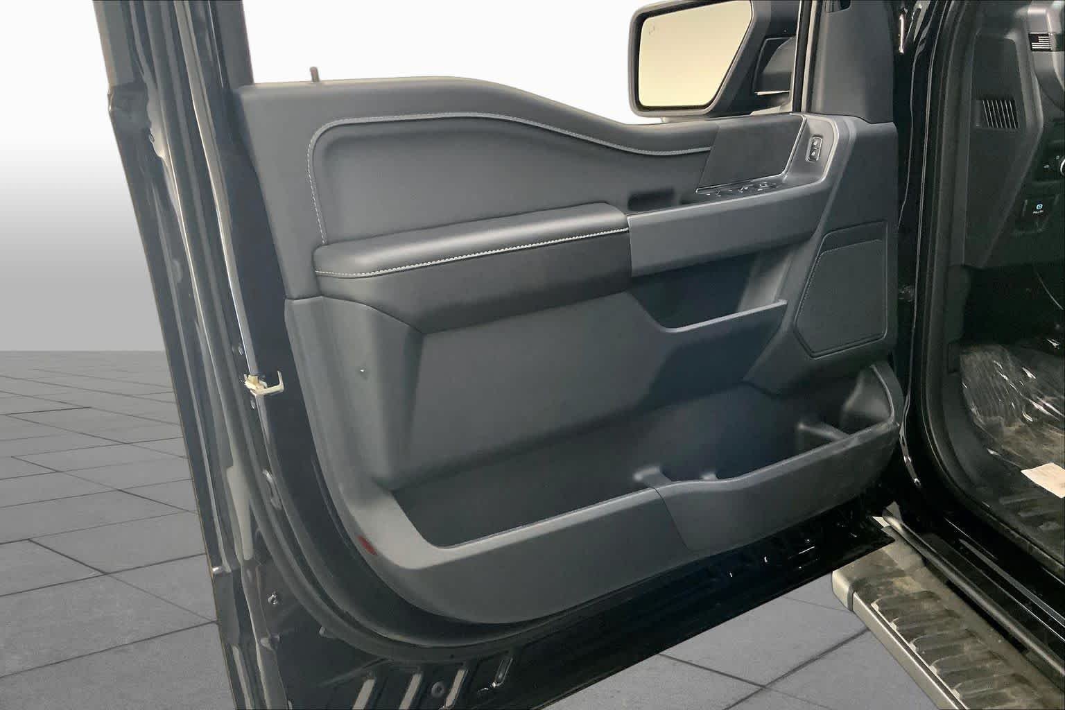 New 2026 Agate Black Metallic Ford XLT image 10
