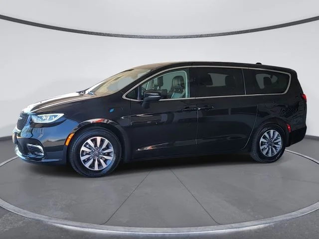 Used 2023 Black Chrysler Touring L image 5