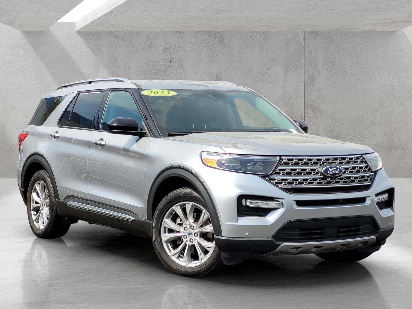 2023 Ford Explorer Limited RWD's photo