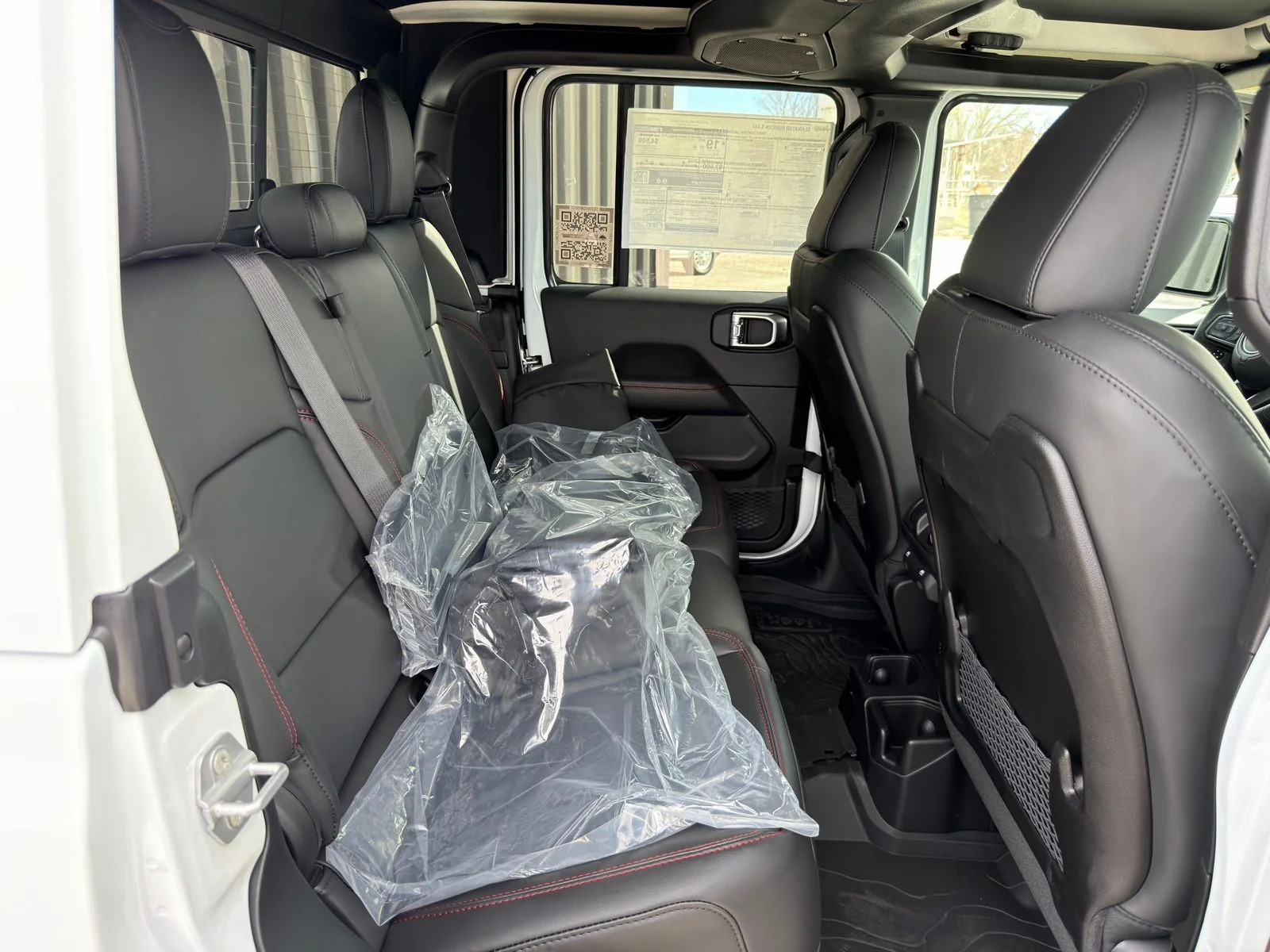 New 2026 Bright White Clear-Coat Exterior Paint Jeep Rubicon X image 34