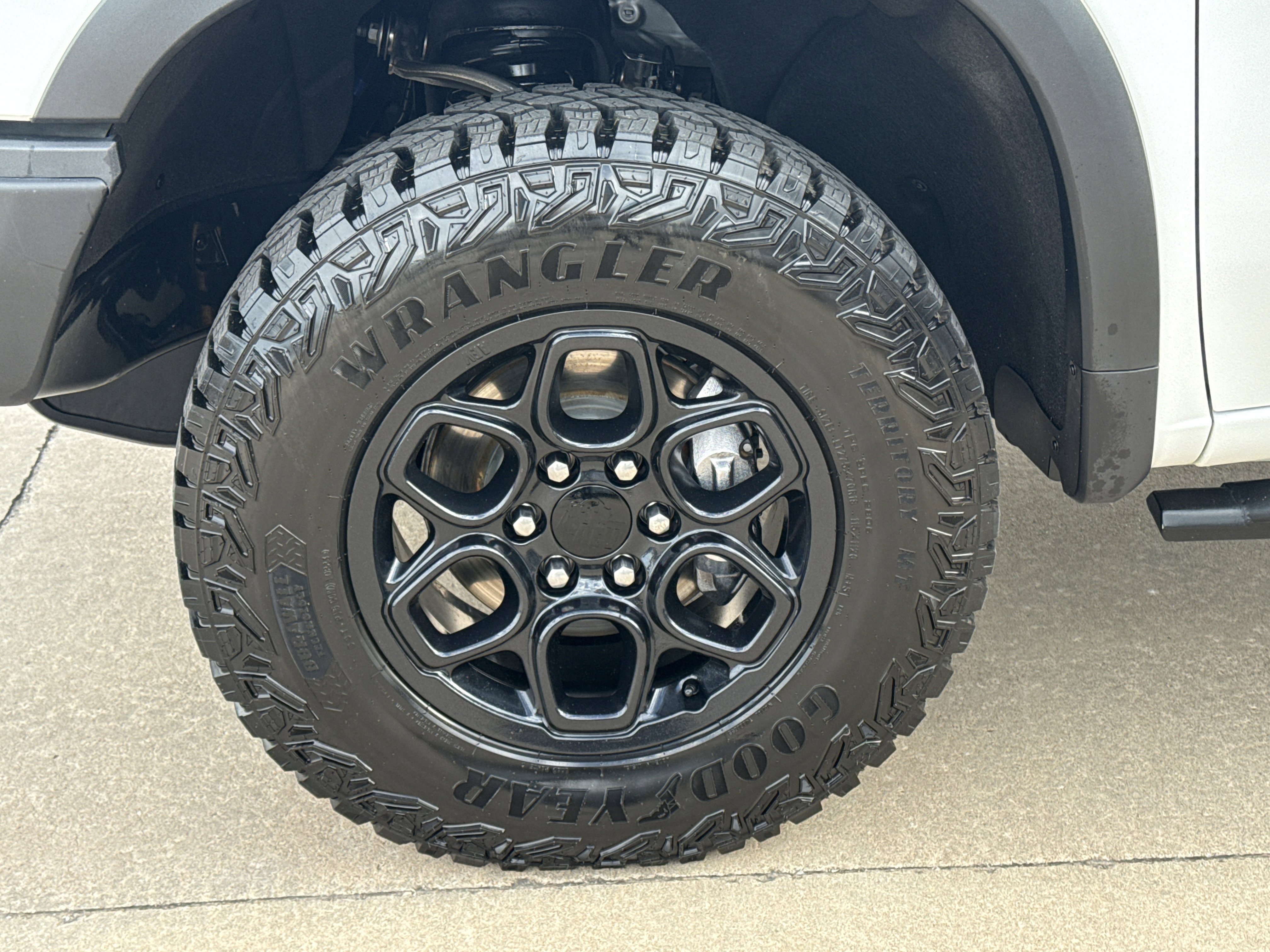 Used 2023 Summit White Chevrolet ZR2 image 13
