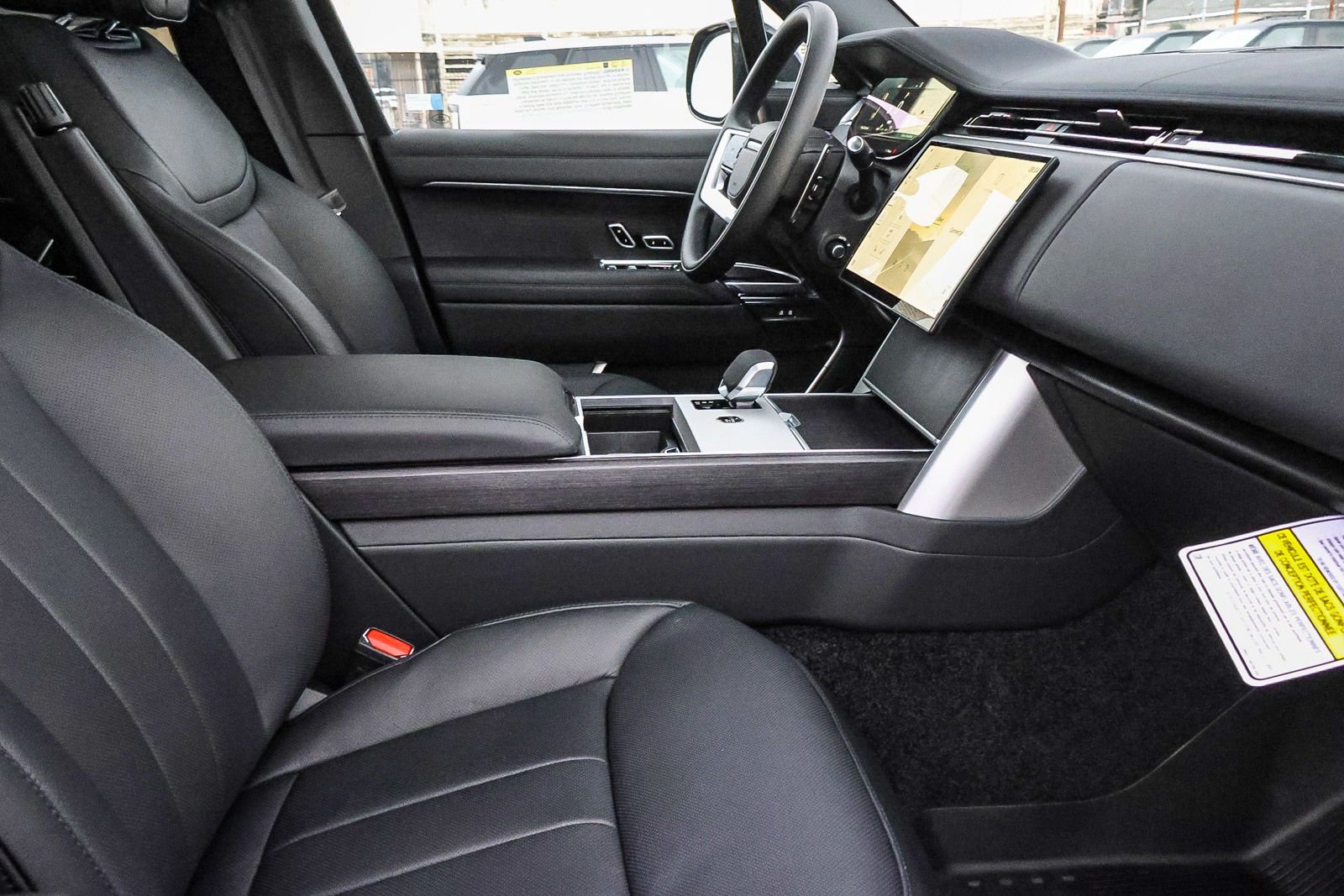 2026 Land Rover Range Rover SE - Photo 17