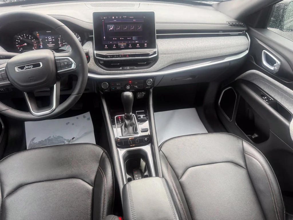 Used 2024 Black Jeep Latitude Lux image 39