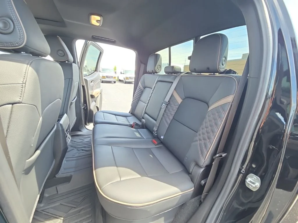 Used 2025 Black GMC Denali image 29