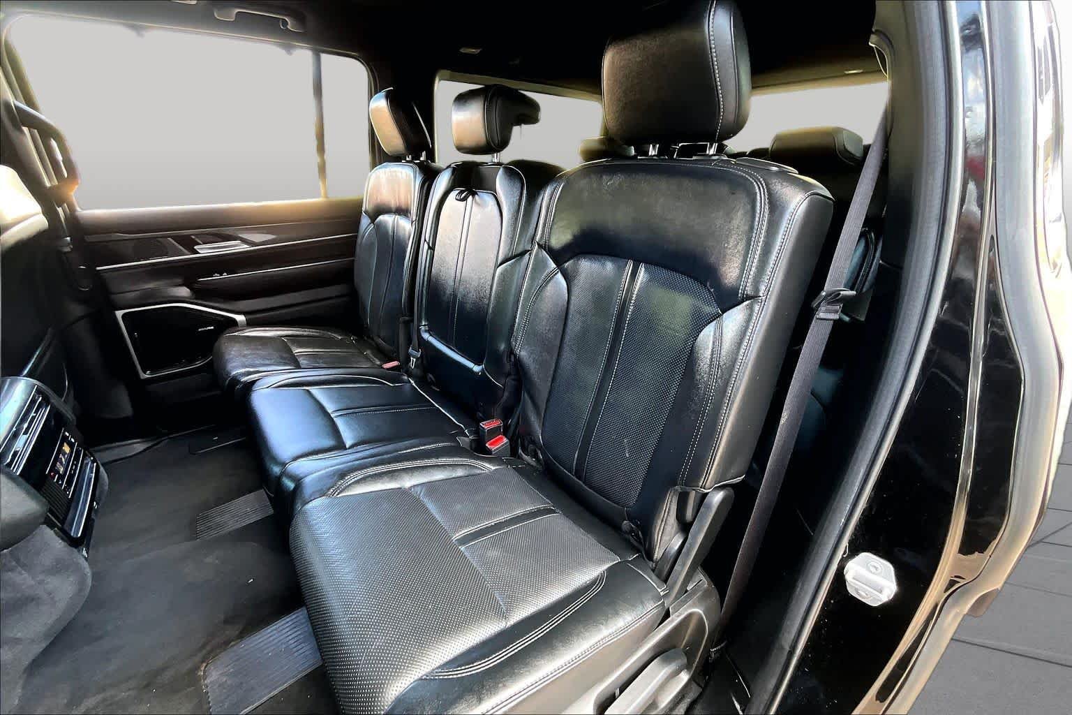 Used 2022 Diamond Black Crystal Pearlcoat Jeep Series I image 19