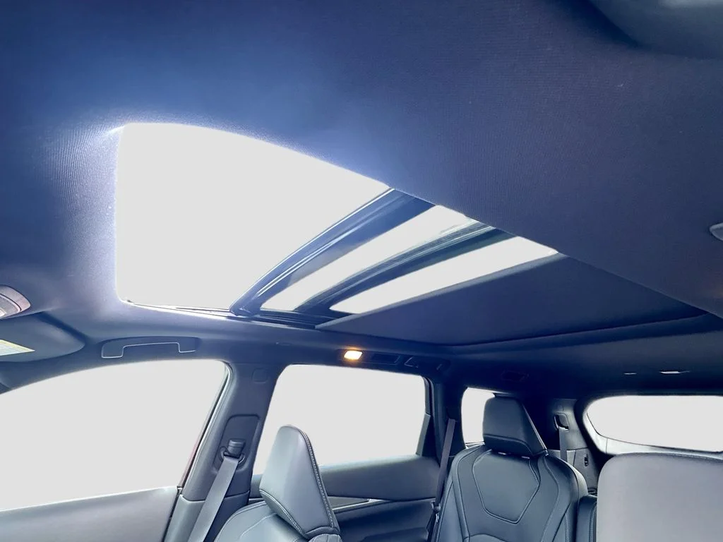 New 2027 2T RAD WHT INFINITI Sport AWD image 23