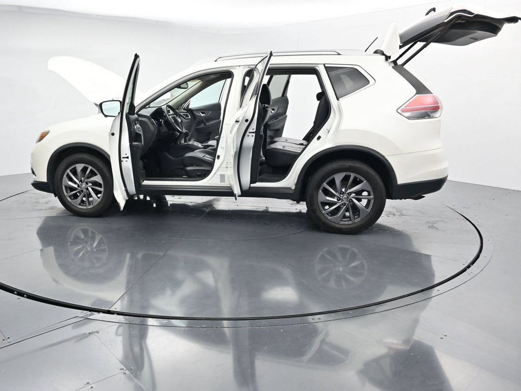 Used 2016 White Nissan SL image 43