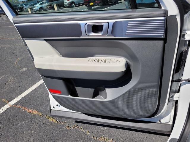 New 2026 White Hyundai SE image 25