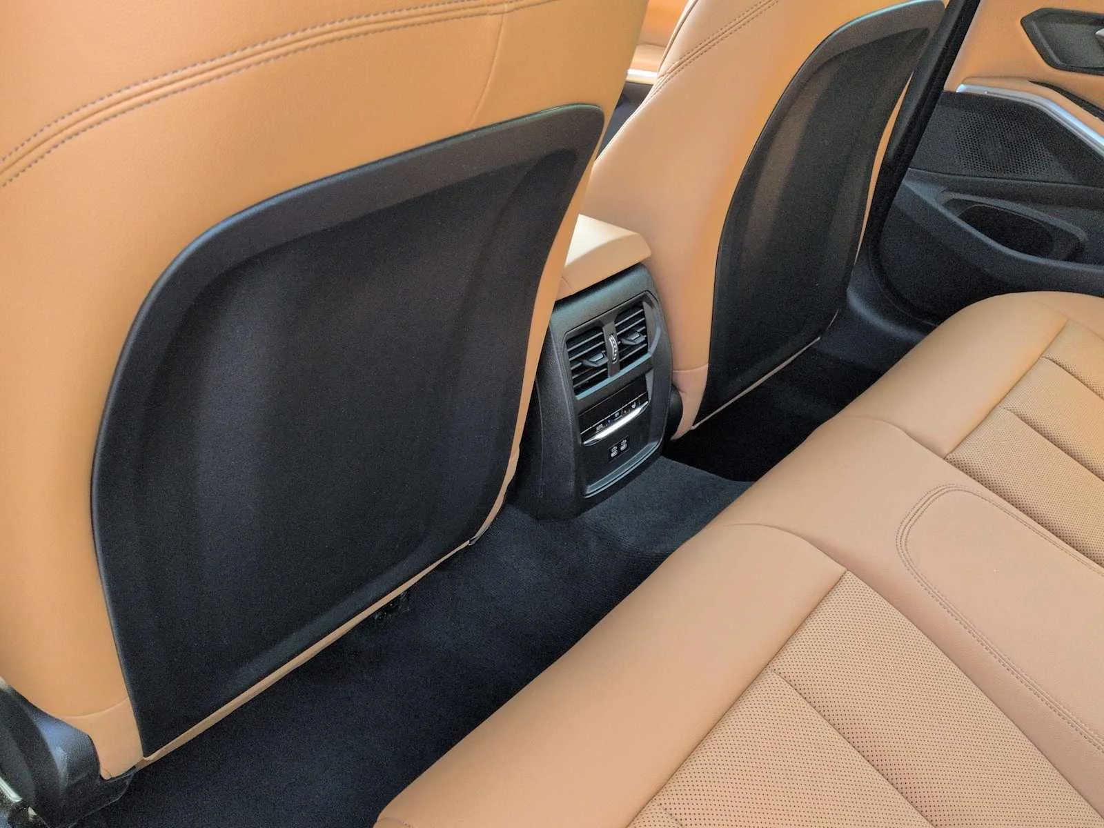 New 2025 Tanzanite Blue II Metallic BMW 330i xDrive image 18
