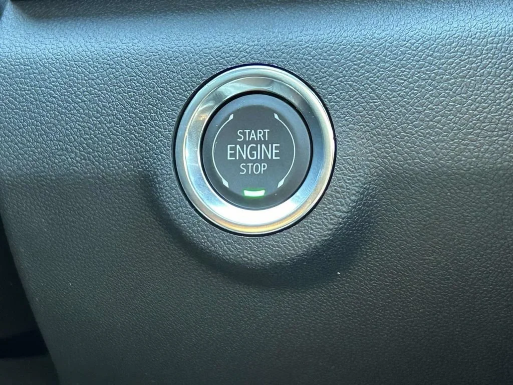 New 2027 Summit White GMC Elevation image 23