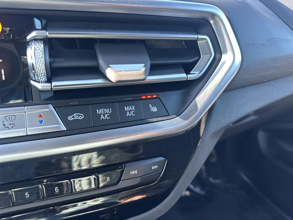 Used 2024 Gray BMW xDrive30i image 23