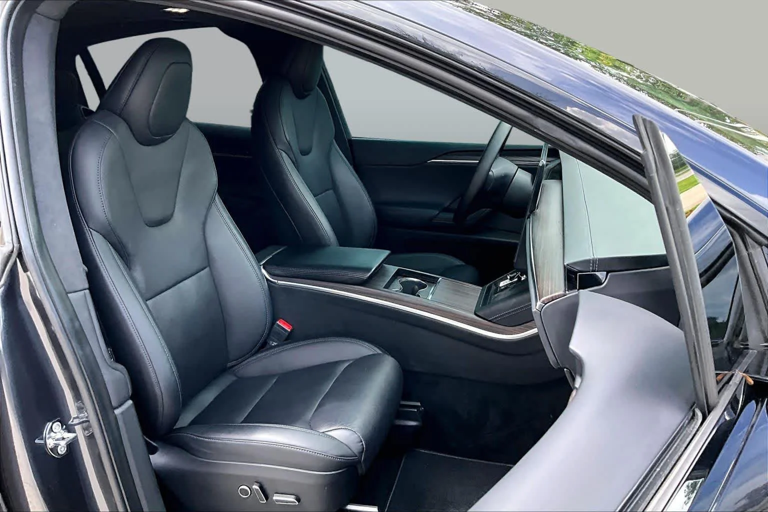 Used 2024 Stealth Grey Tesla  image 8