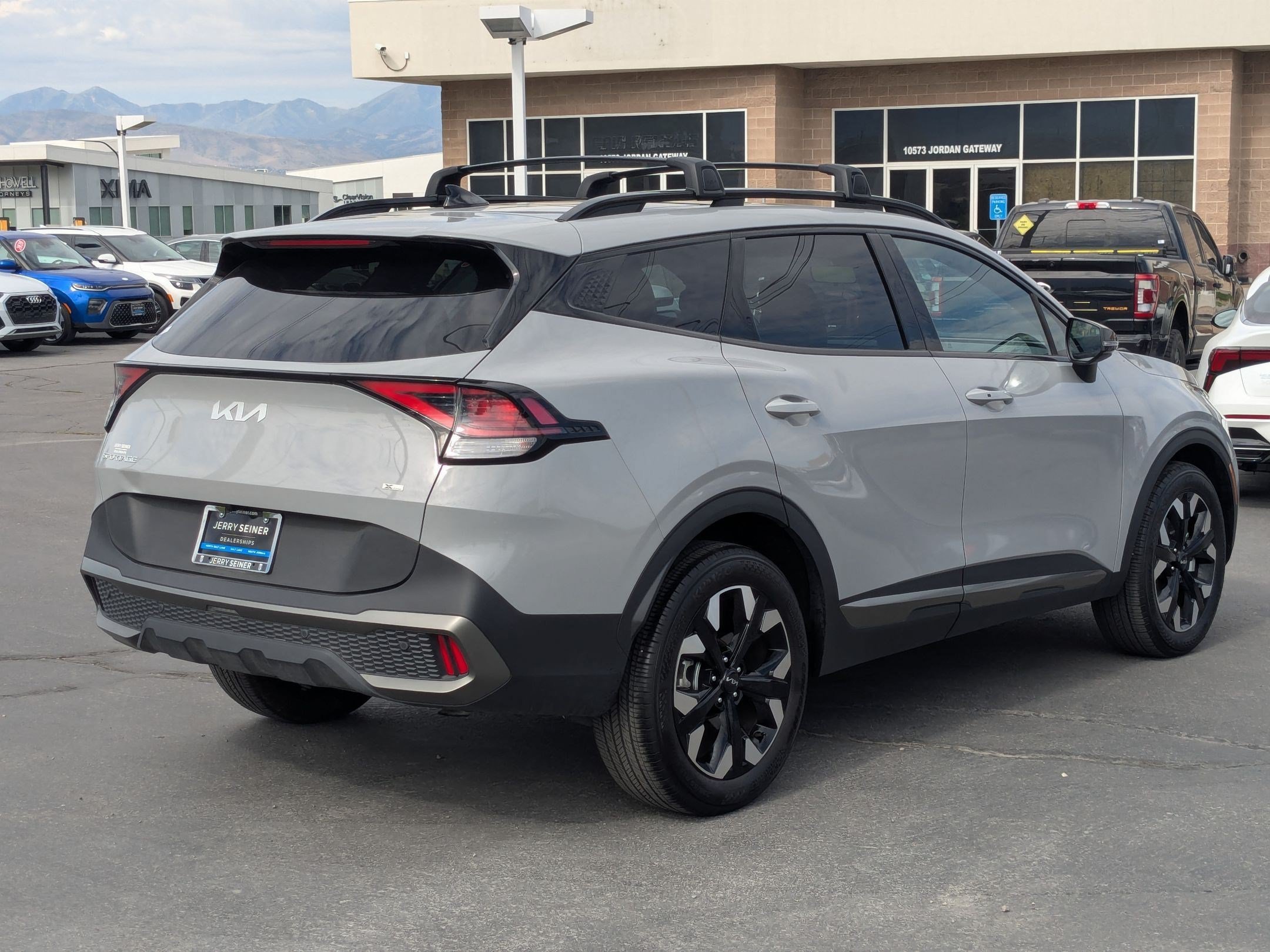 Used 2024 Wolf Gray Kia X-Line image 5