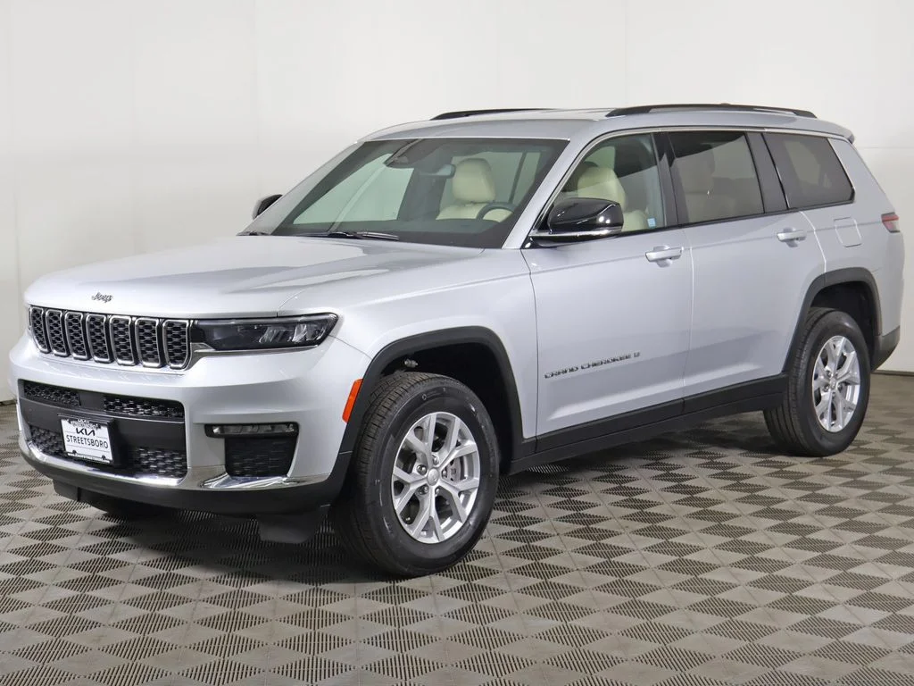 Used 2023 Silver Jeep Limited image 11