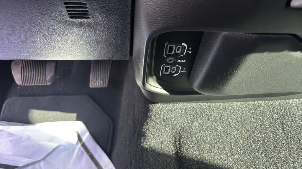 Used 2025 Silver Ram Laramie image 33