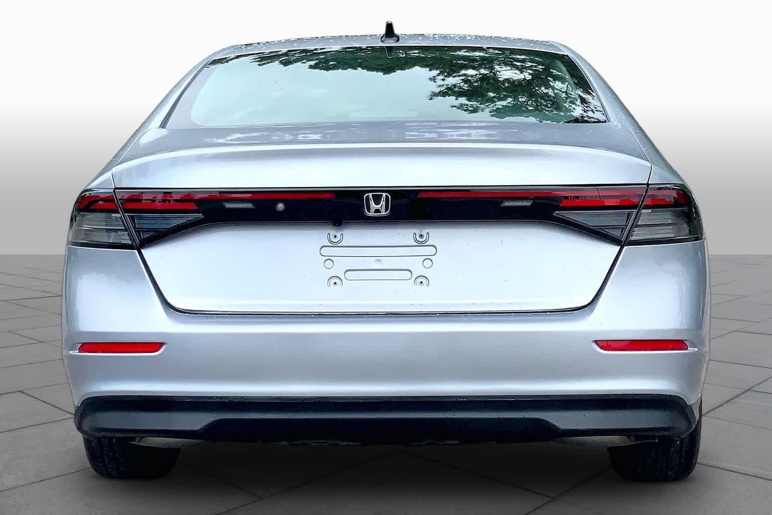 Used 2025 Meteorite Gray Metallic Honda SE image 5