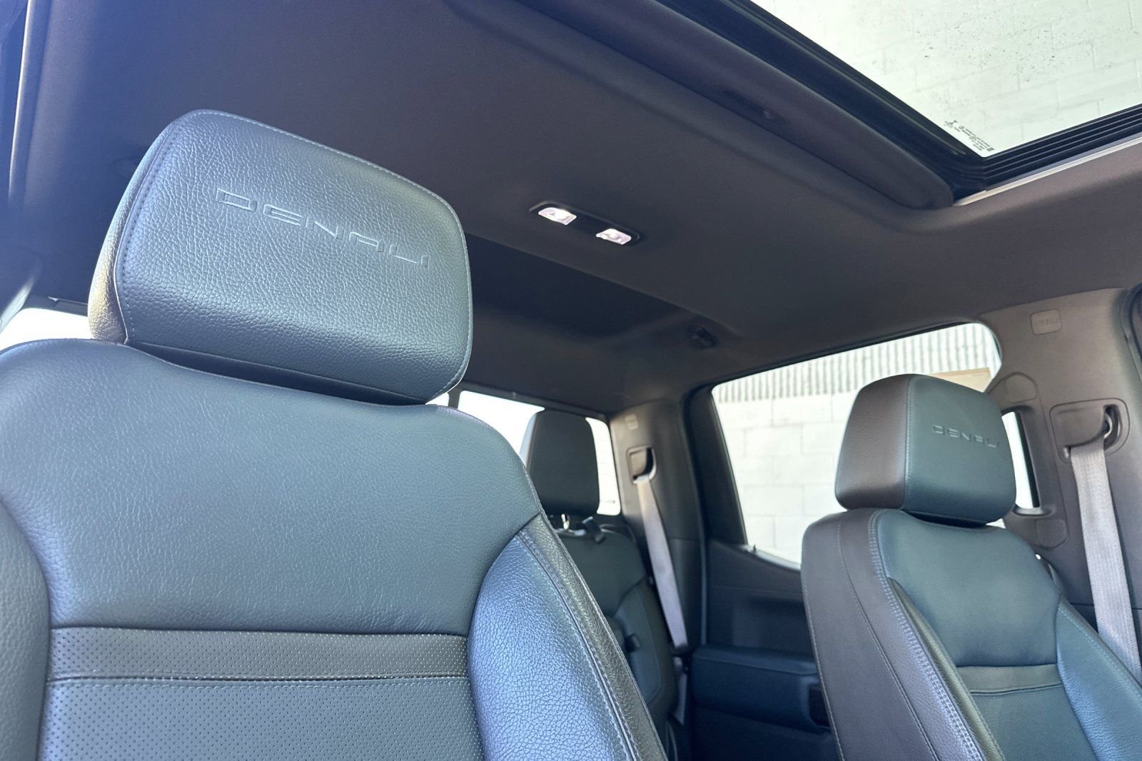 Used 2019  GMC Denali image 16