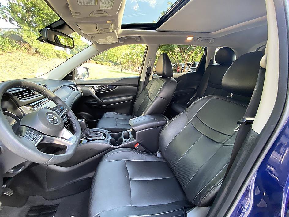 Used 2020 Caspian Blue Metallic Nissan SL image 19
