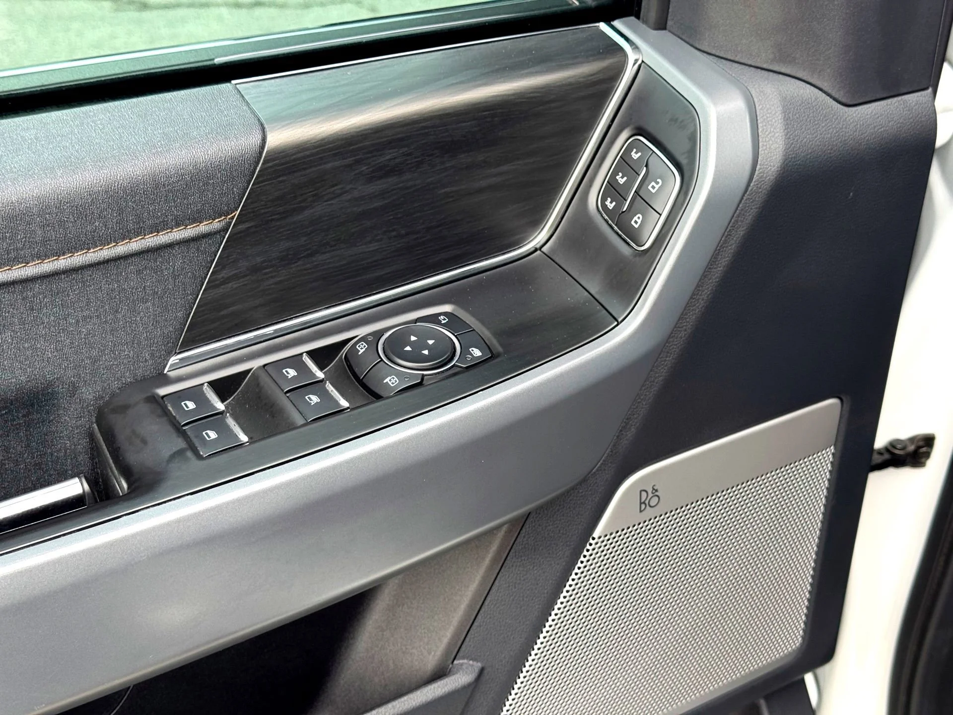 Used 2024  Ford Lariat image 14