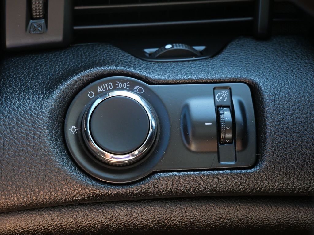 Used 2014 Silver Chevrolet LT image 21