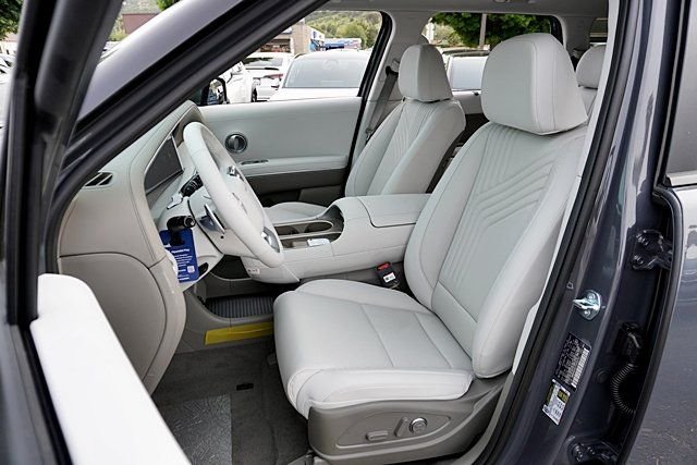 New 2026 Gray Hyundai SEL Premium image 18